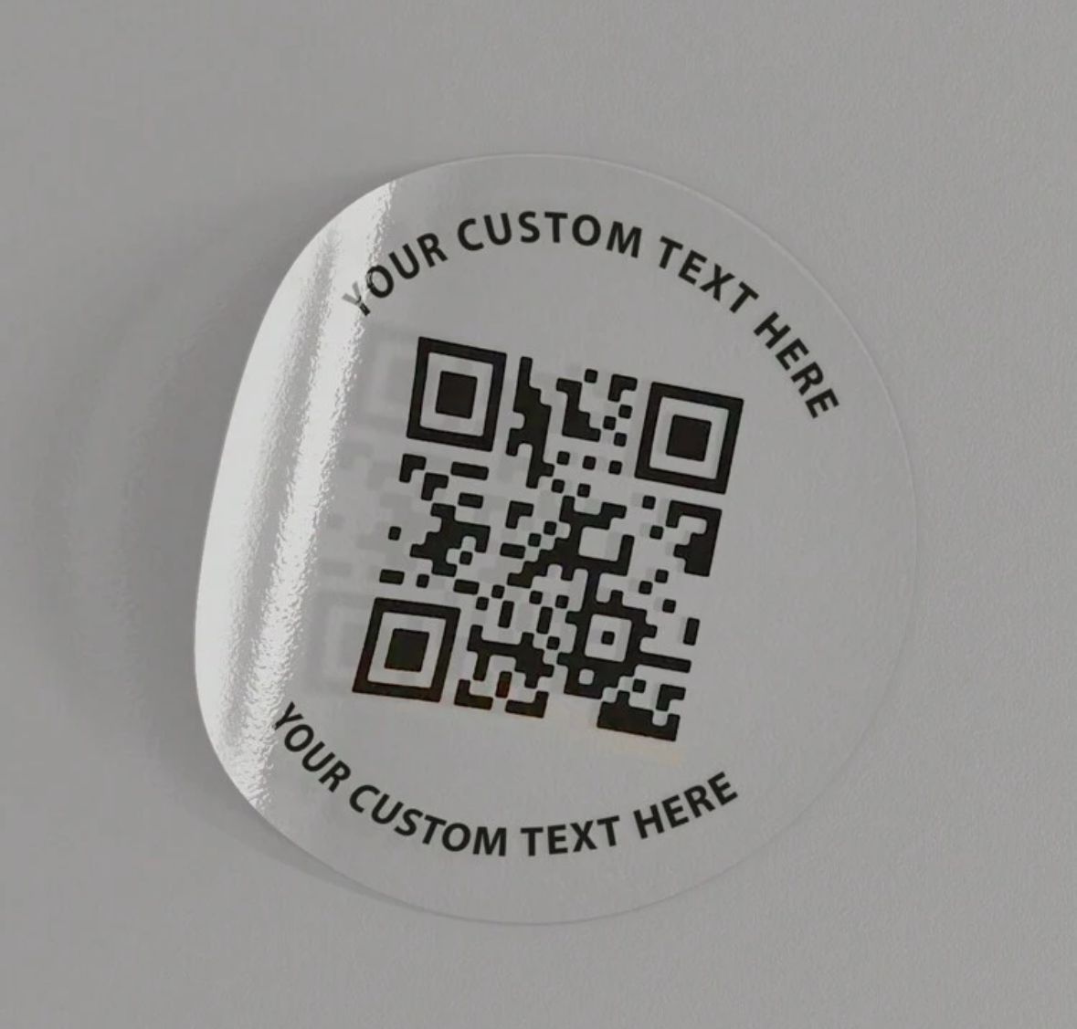 Codigo QR redondo Transparente Sticker  hecho por Celuxestudio