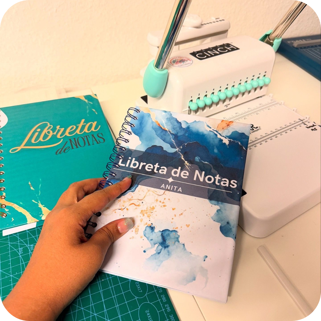 libreta de notas personalizada para clientas hecha por celuxestudio